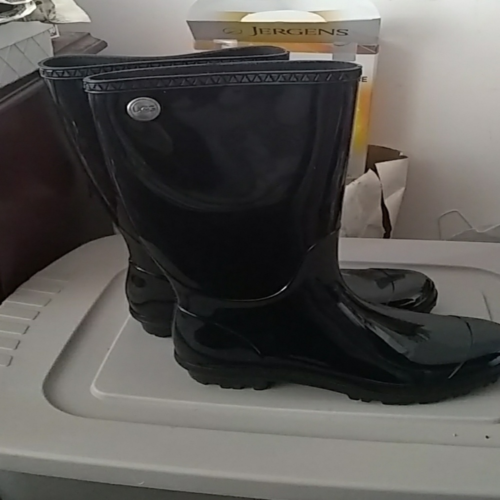 Shoes - Picture 3 of 3